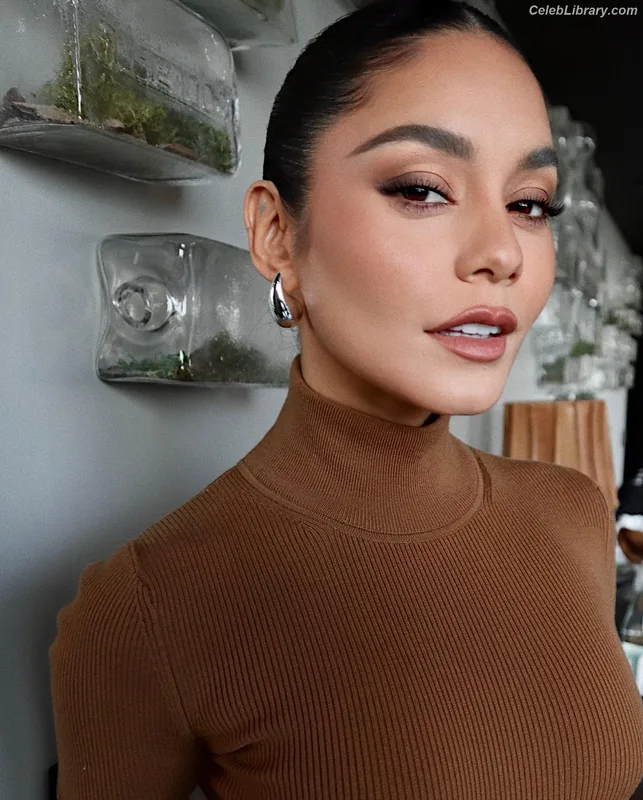 Vanessa Hudgens photo 10 of 1607