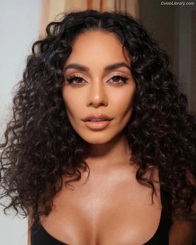 Vanessa Hudgens photo 24 of 1607