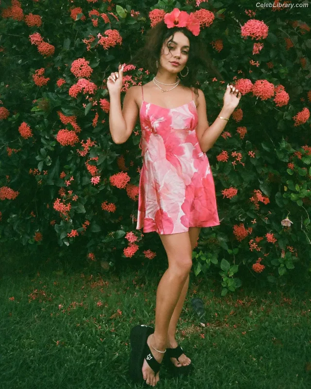 Vanessa Hudgens photo 1 of 1607