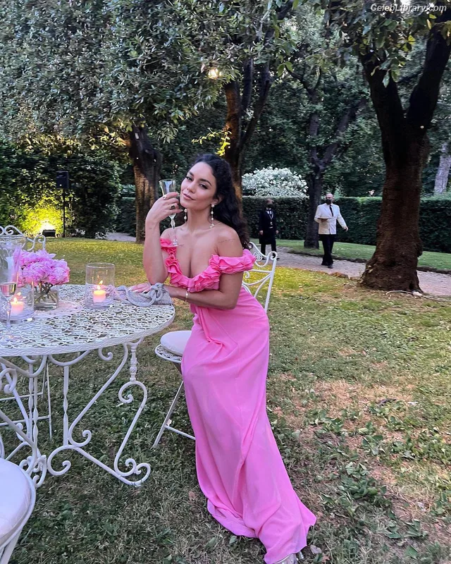 Vanessa Hudgens photo 8 of 1607