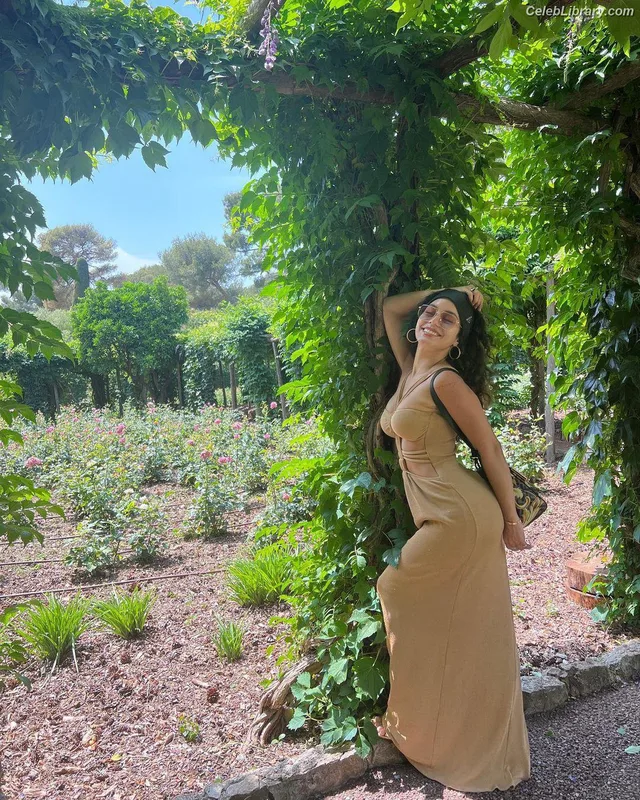 Vanessa Hudgens photo 9 of 1607