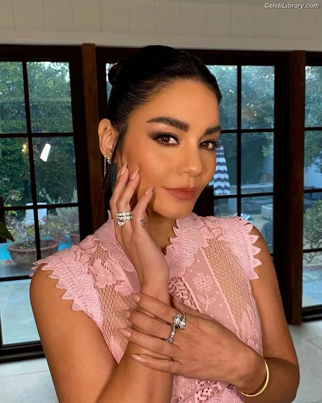 Vanessa Hudgens photo 10 of 1607
