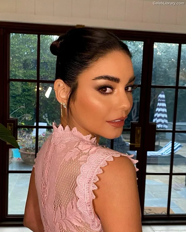 Vanessa Hudgens photo 11 of 1607