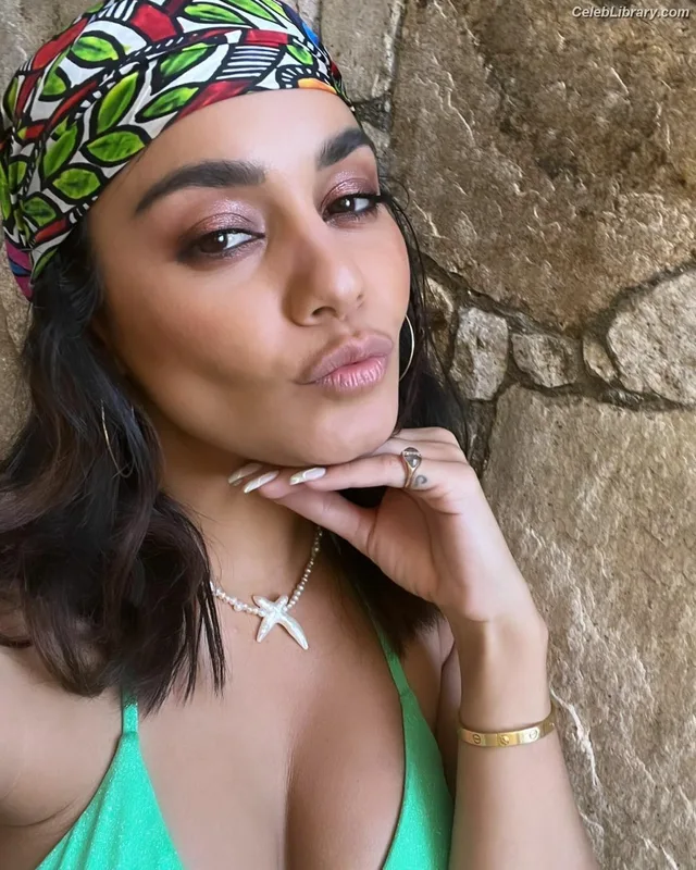 Vanessa Hudgens photo 13 of 1607