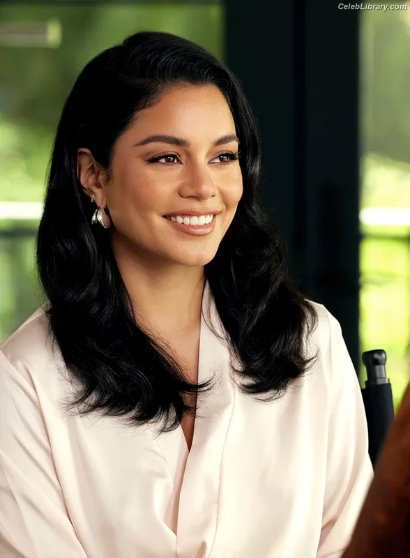 Vanessa Hudgens photo 23 of 1607