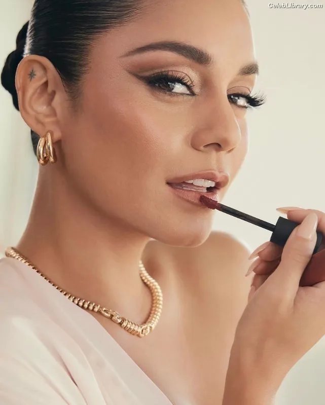 Vanessa Hudgens photo 24 of 1607