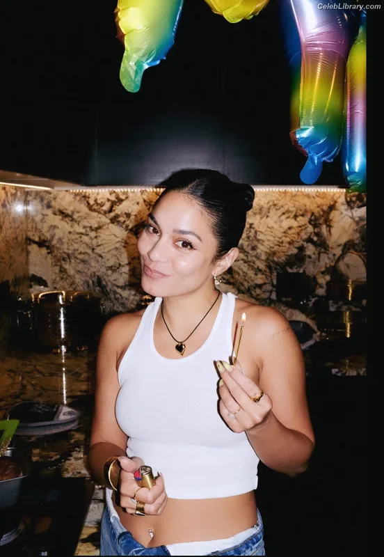 Vanessa Hudgens photo 3 of 1607