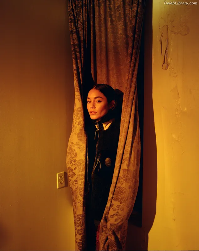 Vanessa Hudgens photo 7 of 1607