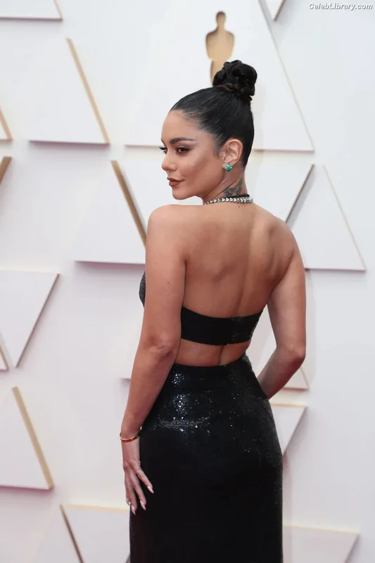Vanessa Hudgens photo 1 of 1607