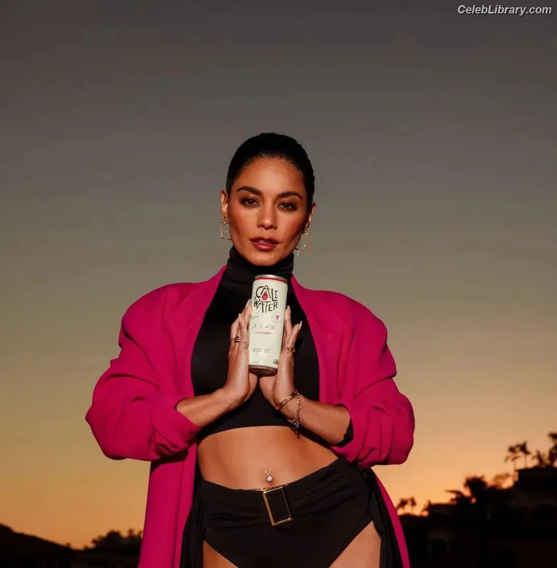 Vanessa Hudgens photo 2 of 1607