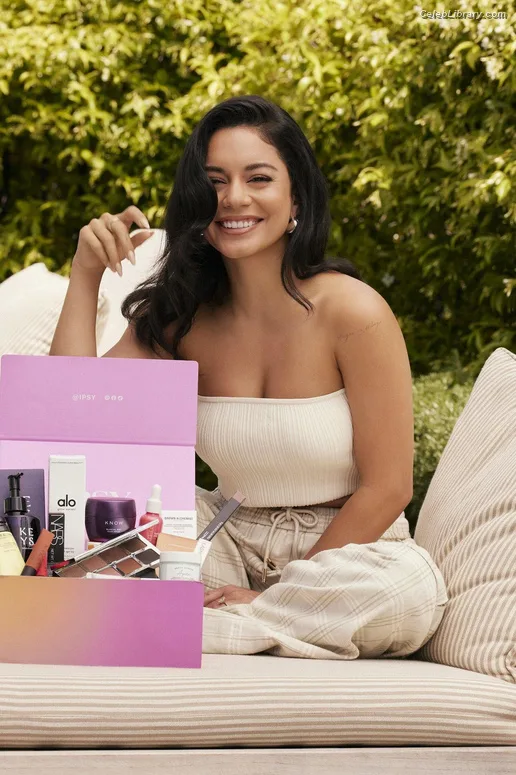 Vanessa Hudgens photo 22 of 1607