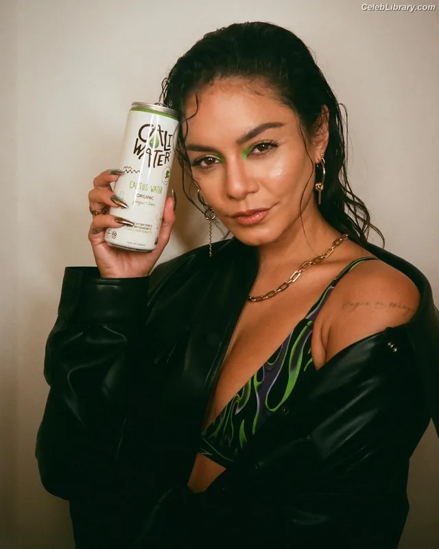 Vanessa Hudgens photo 10 of 1607