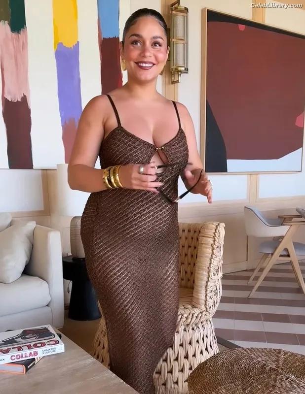 Vanessa Hudgens photo 1 of 1607