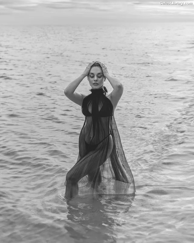 Vanessa Hudgens photo 24 of 1607