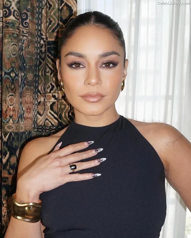 Vanessa Hudgens photo 12 of 1607
