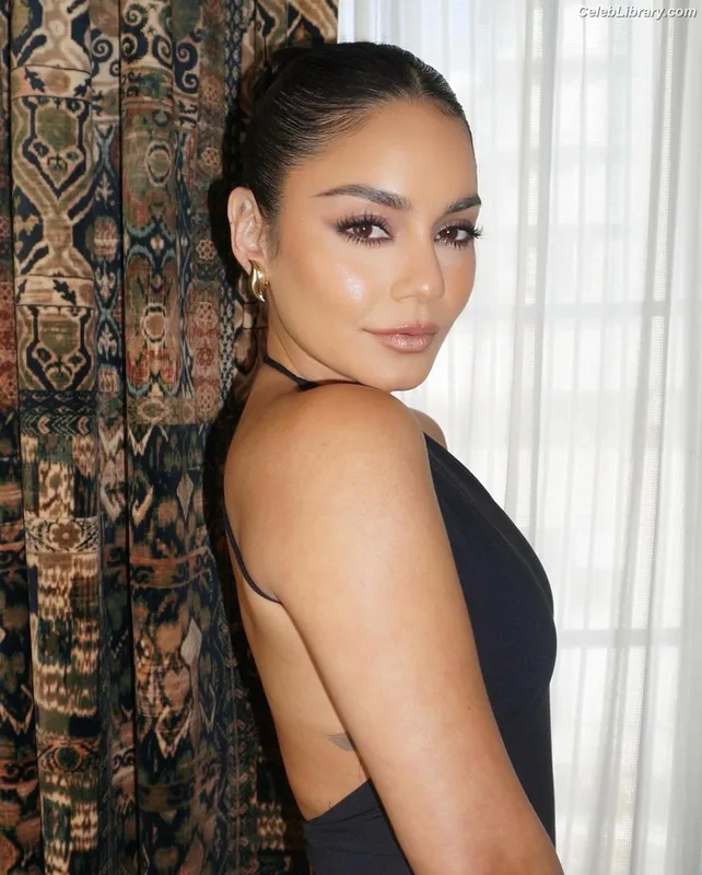 Vanessa Hudgens photo 13 of 1607