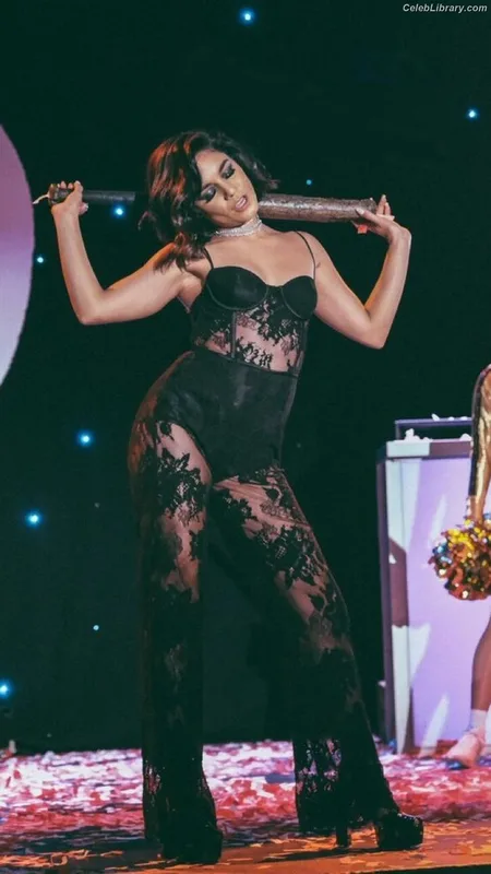 Vanessa Hudgens photo 7 of 1607