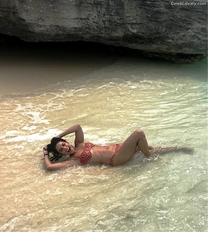Vanessa Hudgens photo 21 of 1607
