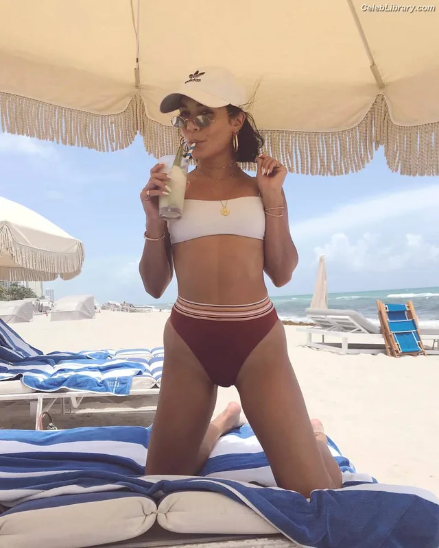 Vanessa Hudgens photo 22 of 1607