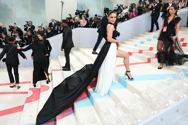 Vanessa Hudgens photo 16 of 1607