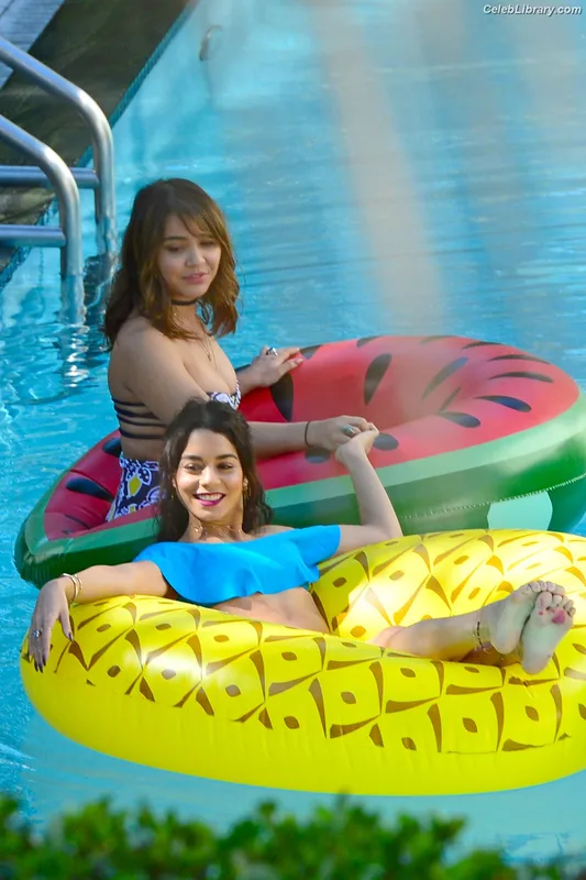 Vanessa Hudgens photo 7 of 1607