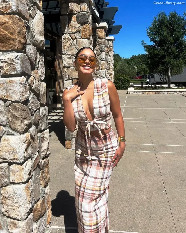 Vanessa Hudgens photo 18 of 1607