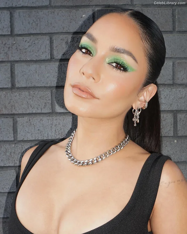 Vanessa Hudgens photo 1 of 1607