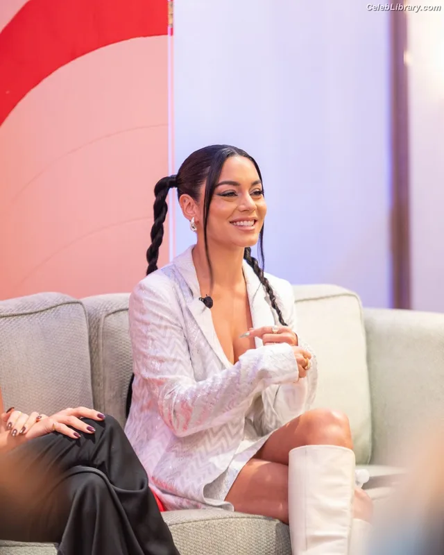 Vanessa Hudgens photo 6 of 1607