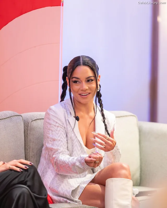 Vanessa Hudgens photo 7 of 1607
