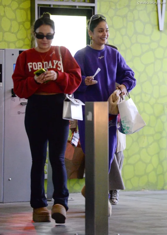 Vanessa Hudgens photo 5 of 1607