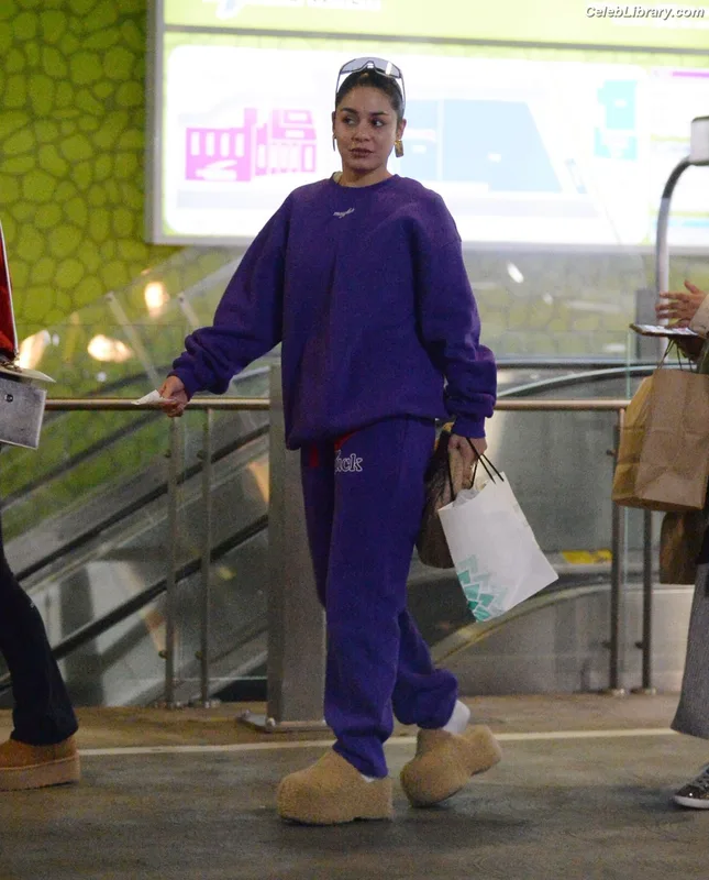 Vanessa Hudgens photo 7 of 1607