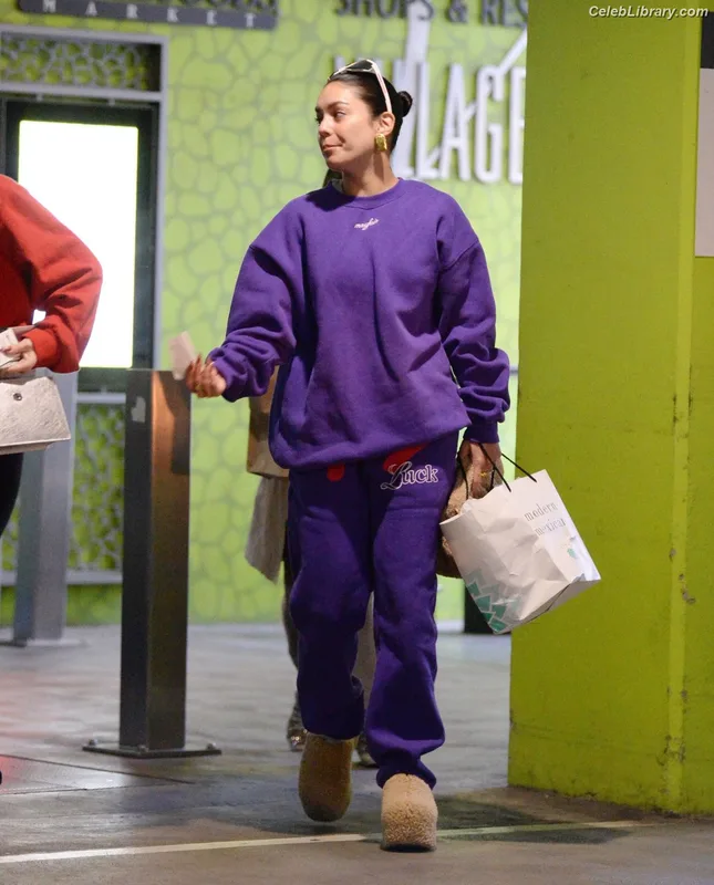 Vanessa Hudgens photo 8 of 1607