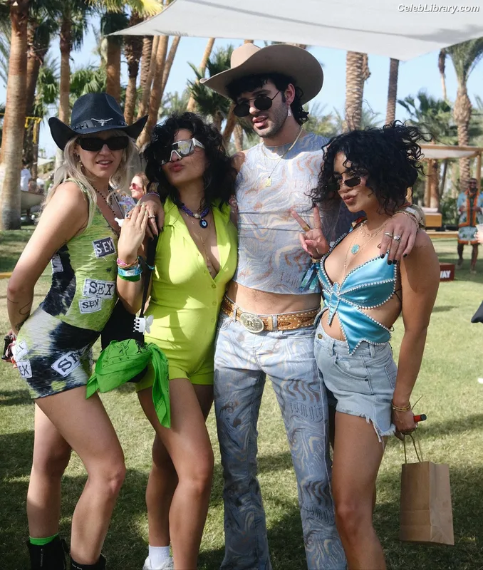 Vanessa Hudgens photo 1 of 1607