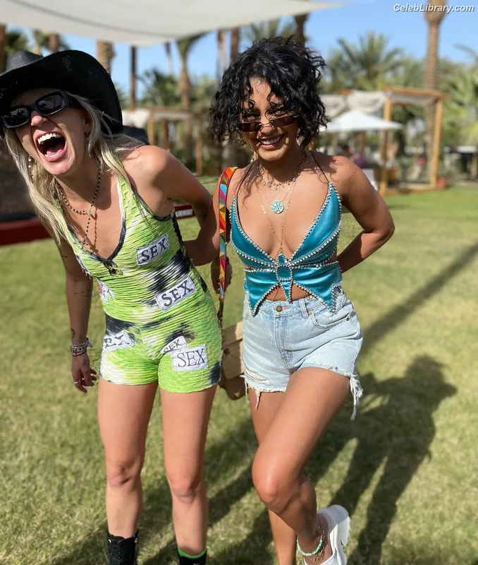 Vanessa Hudgens photo 3 of 1607