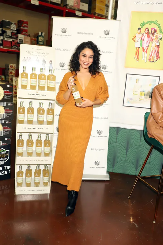 Vanessa Hudgens photo 1 of 1607