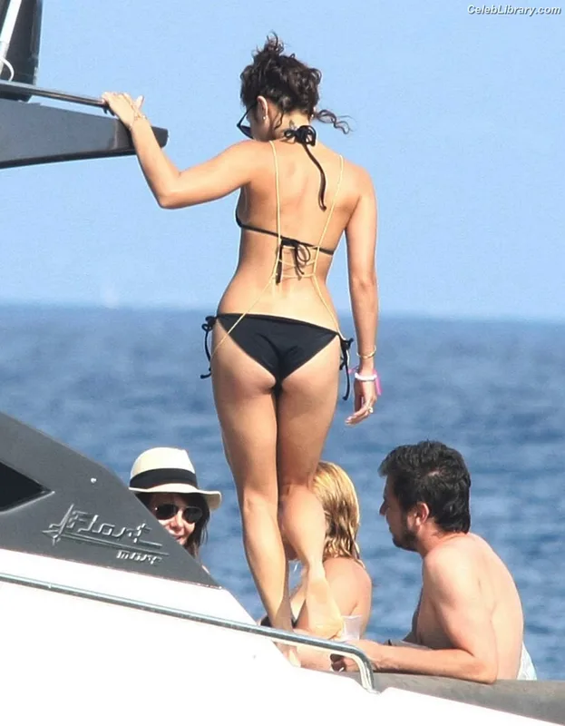 Vanessa Hudgens photo 8 of 1607