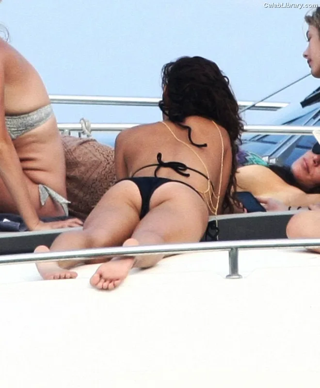 Vanessa Hudgens photo 9 of 1607