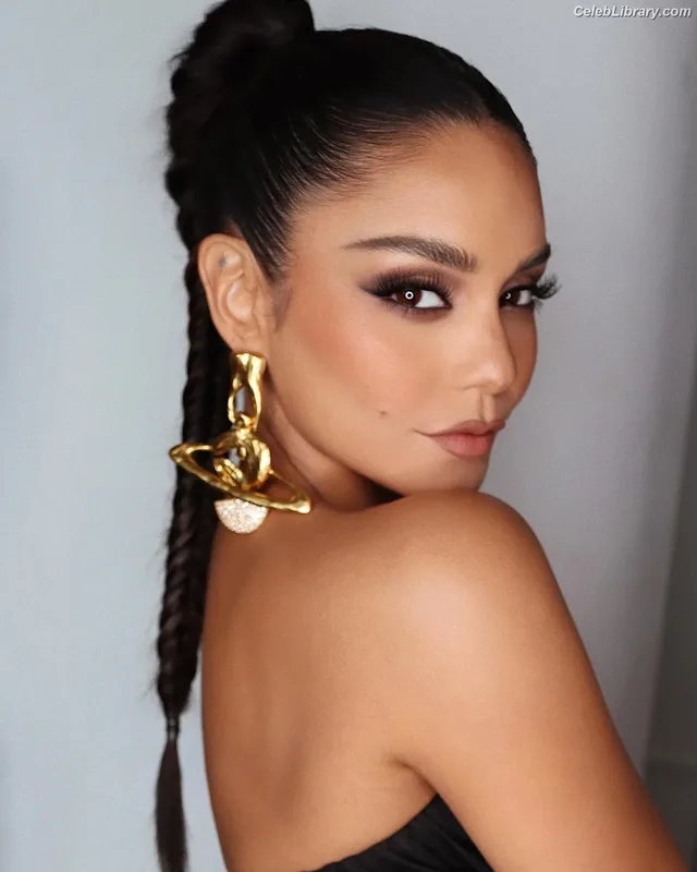 Vanessa Hudgens photo 10 of 1607