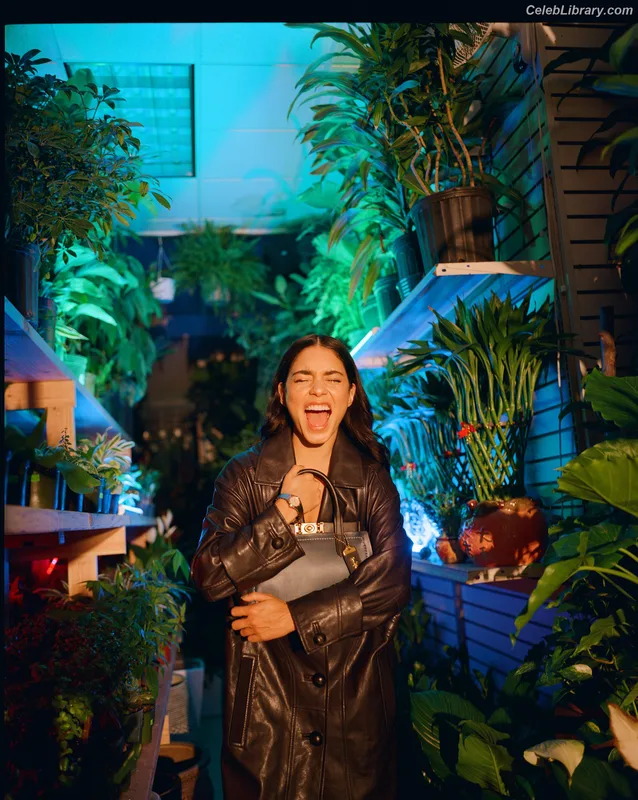 Vanessa Hudgens photo 17 of 1607