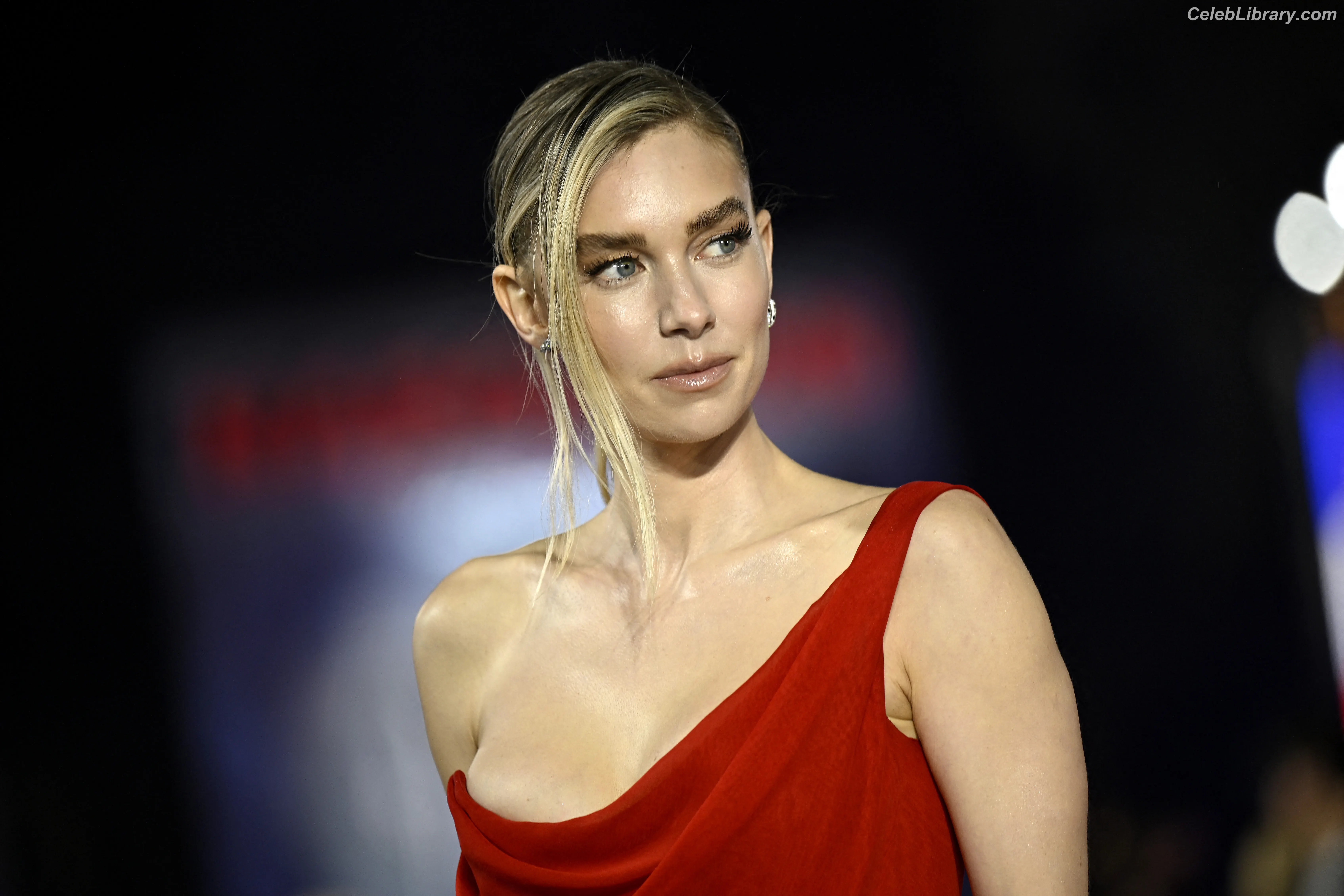 Vanessa Kirby photo 1 of 1108