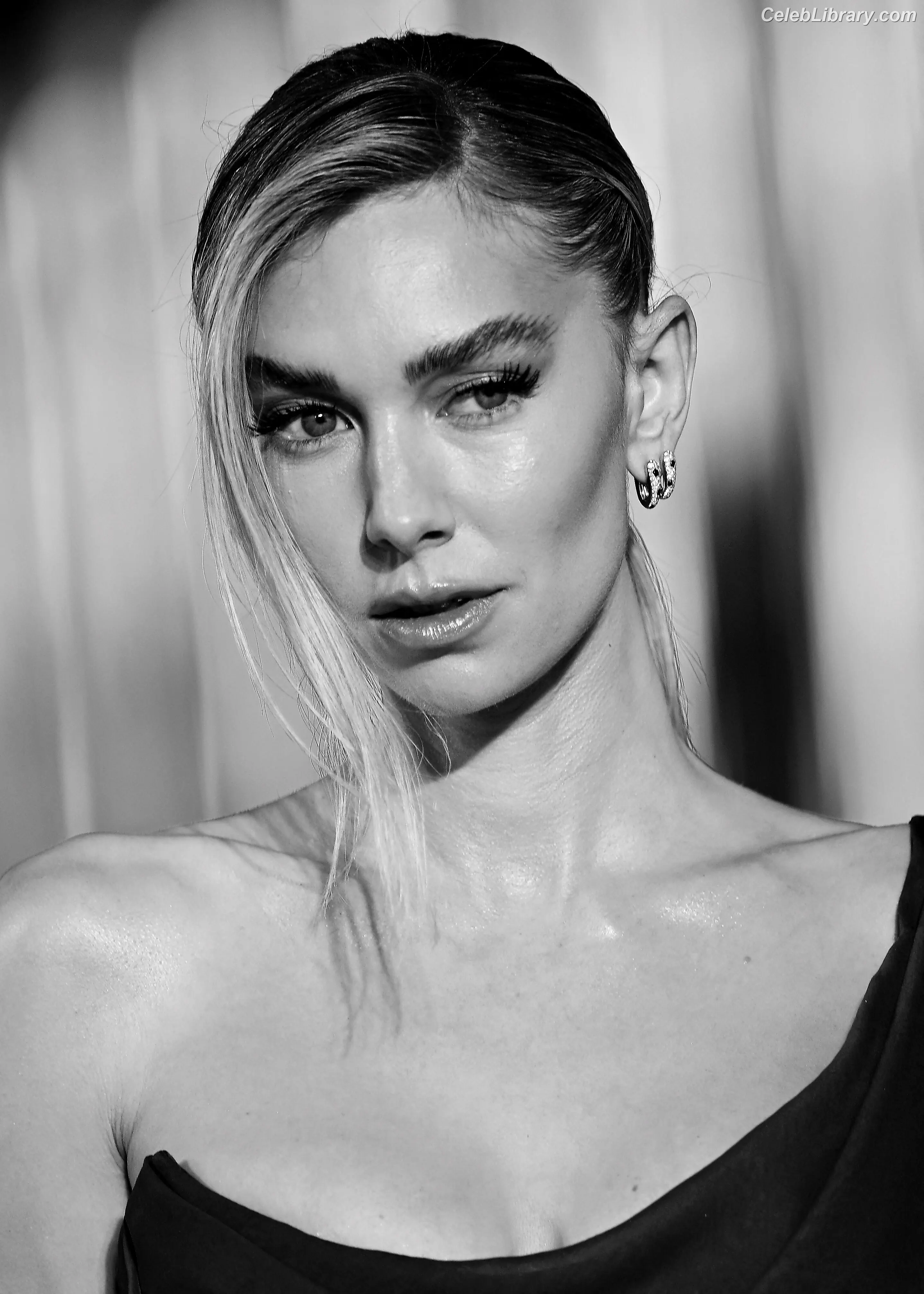 Vanessa Kirby photo 14 of 1108
