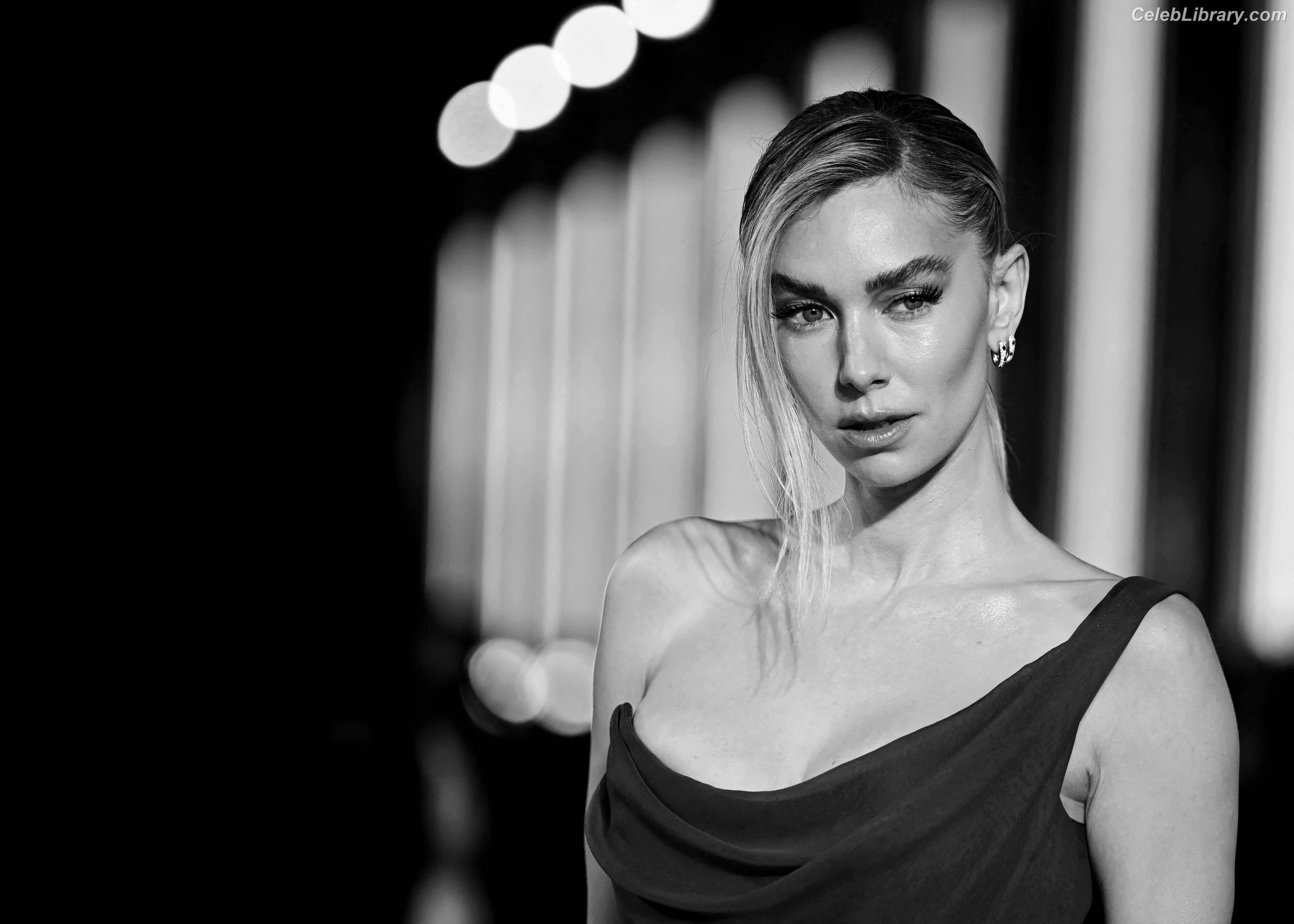 Vanessa Kirby photo 20 of 1108