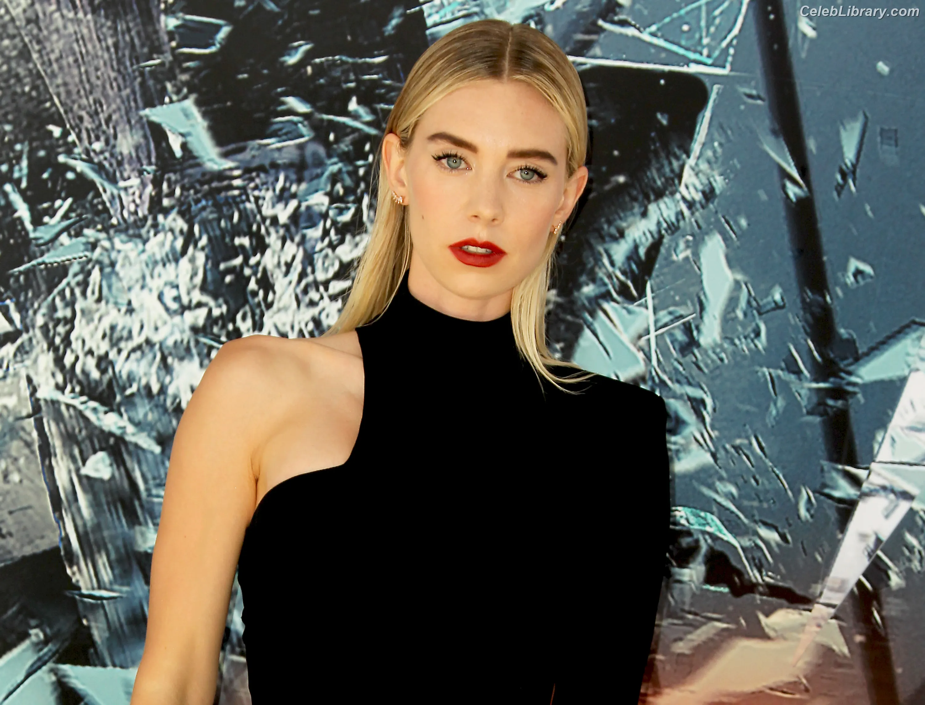 Vanessa Kirby photo 17 of 1108