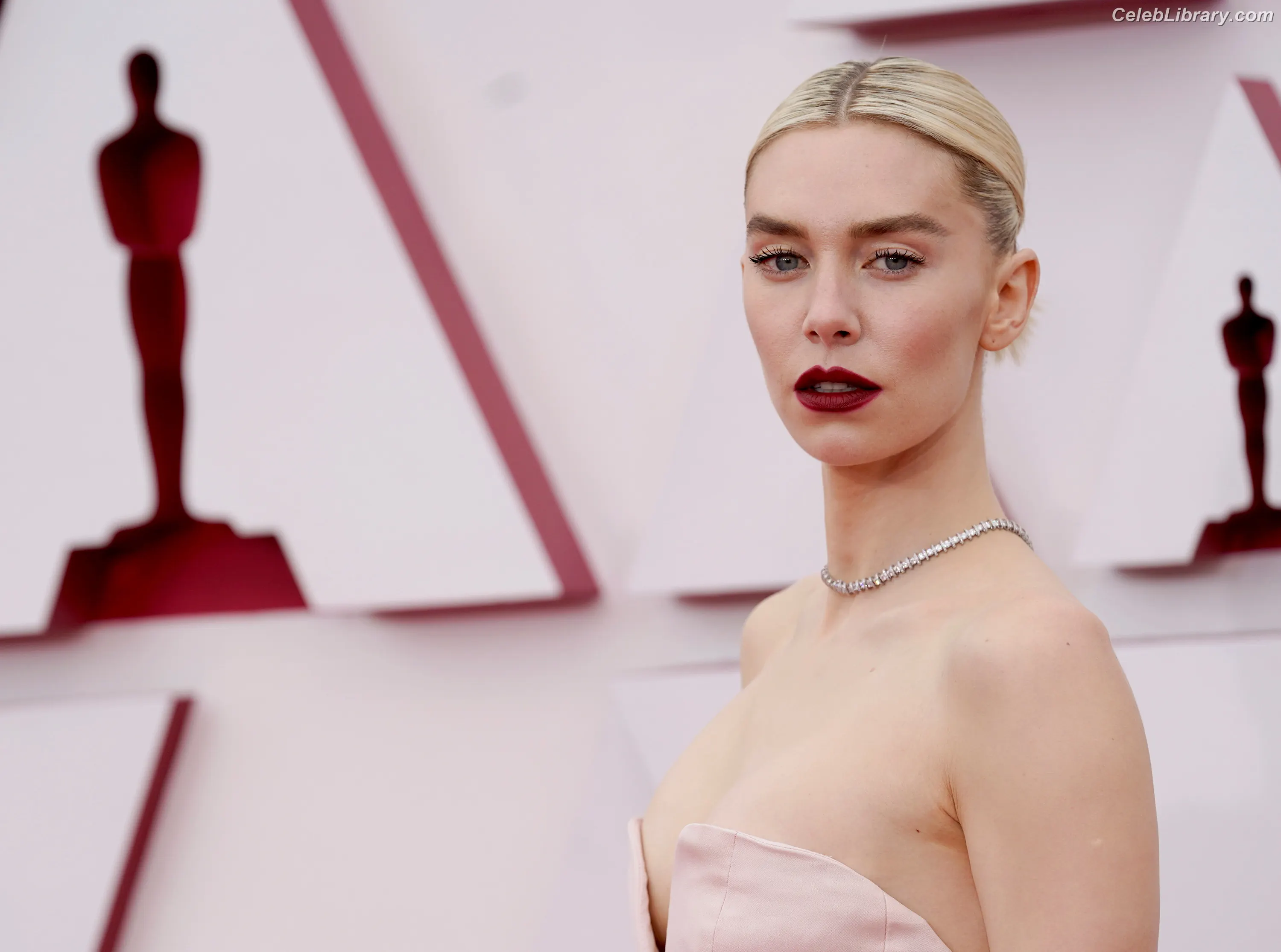 Vanessa Kirby photo 6 of 1108