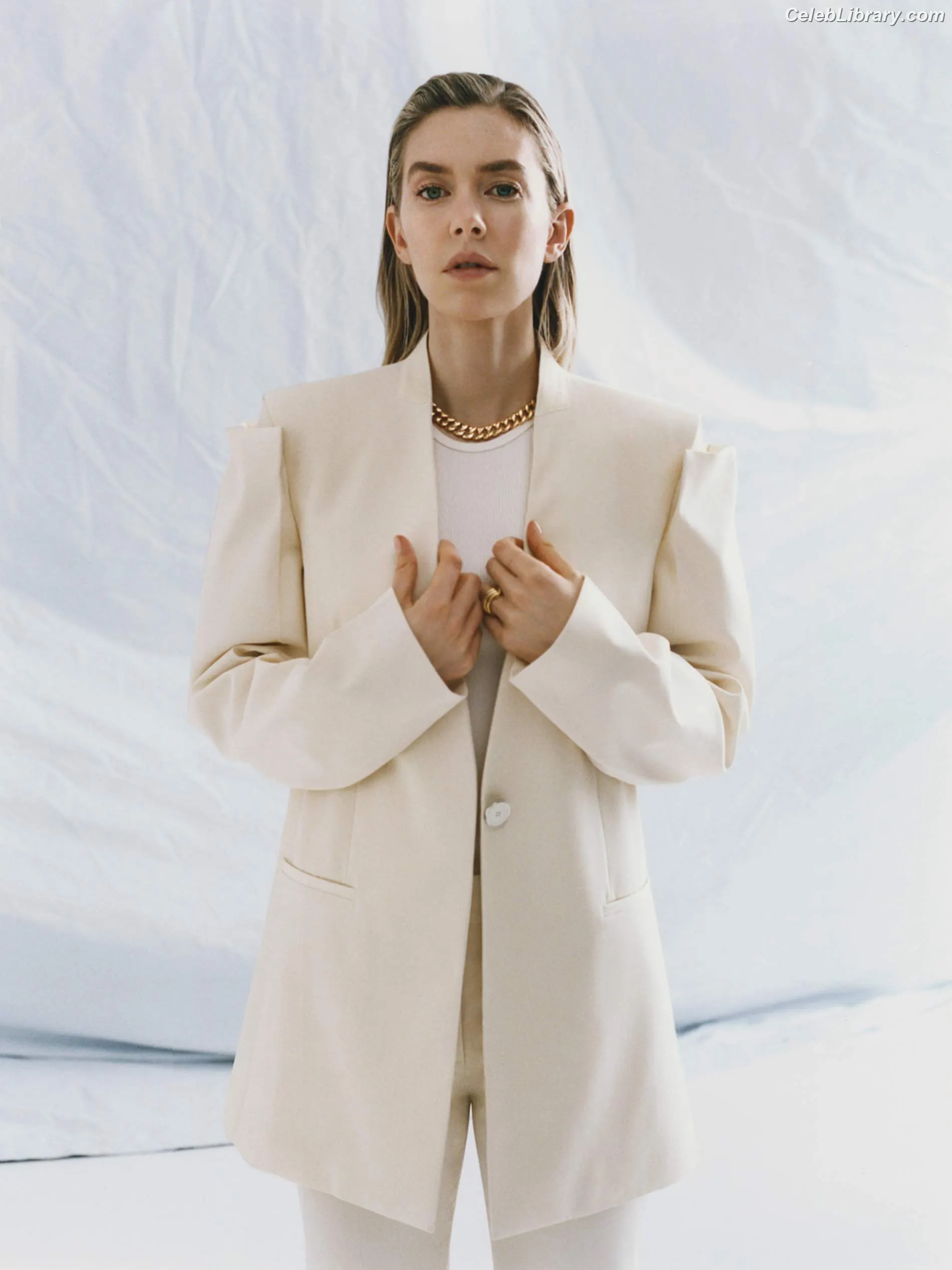 Vanessa Kirby photo 1 of 1108
