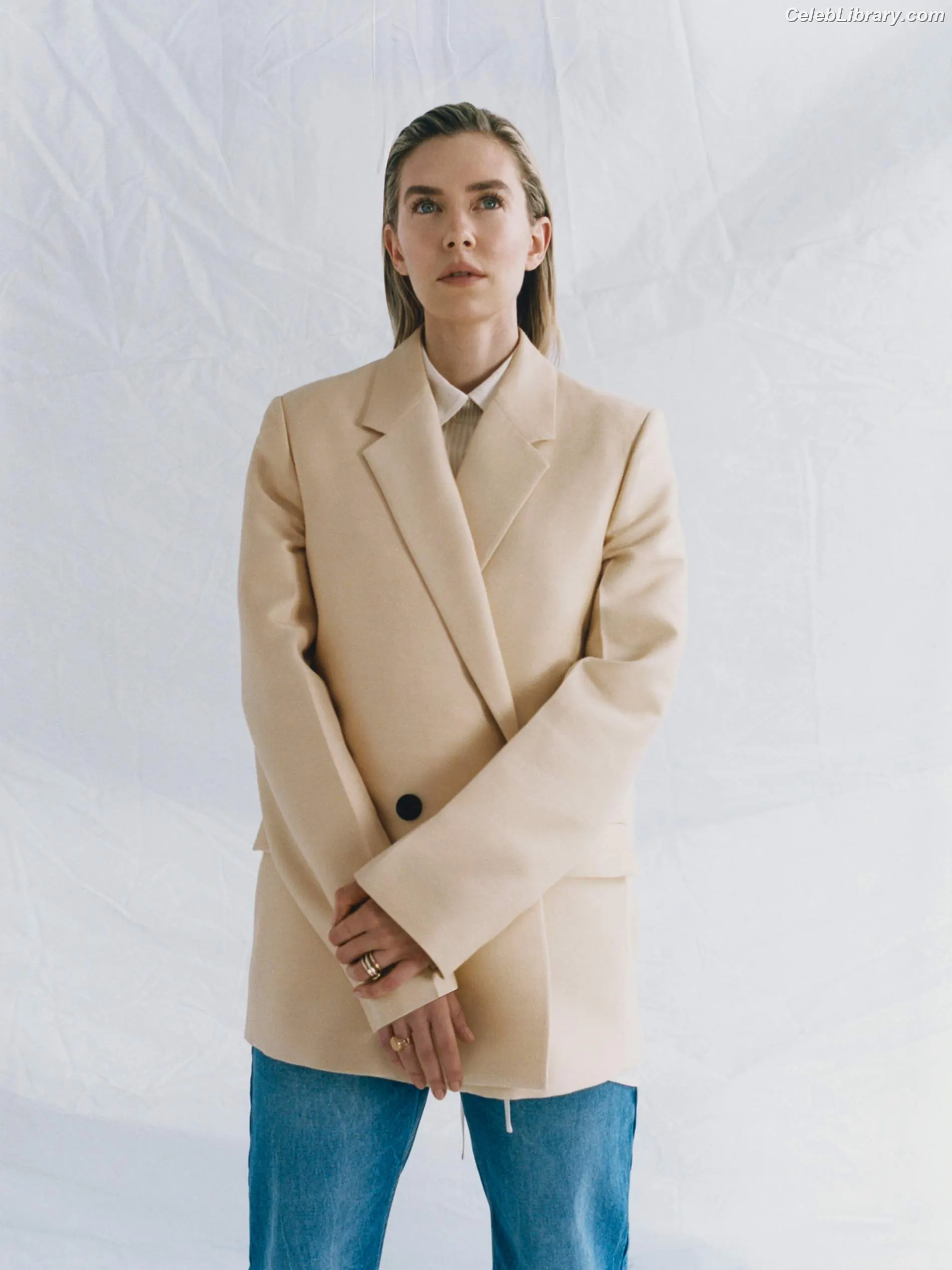 Vanessa Kirby photo 4 of 1108