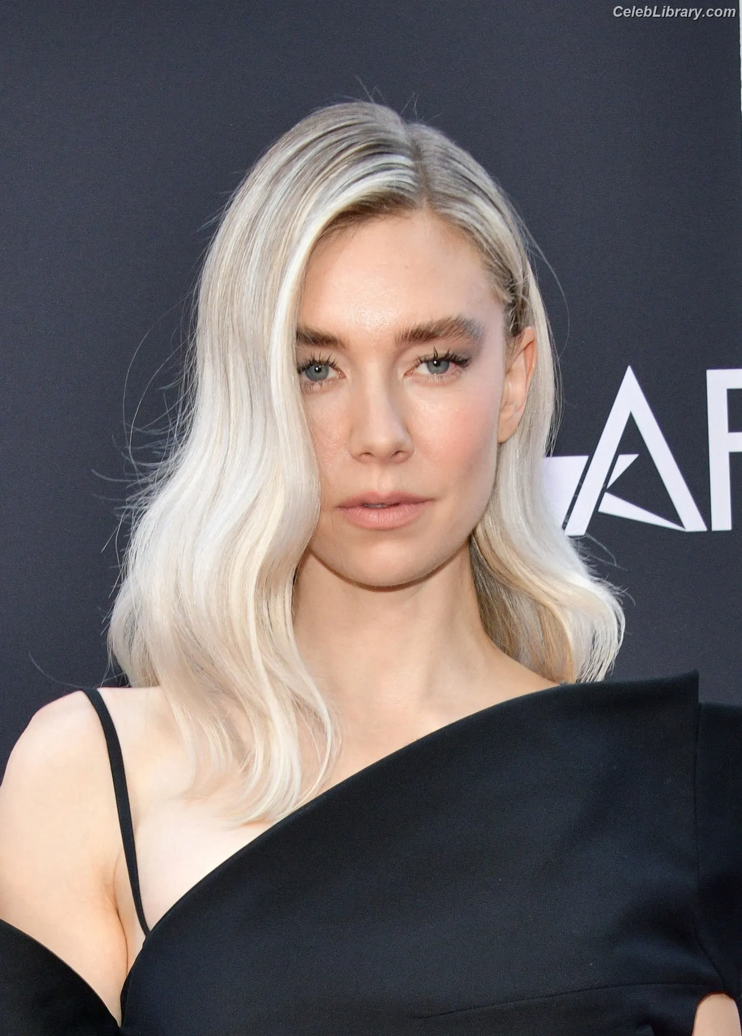 Vanessa Kirby photo 10 of 1108