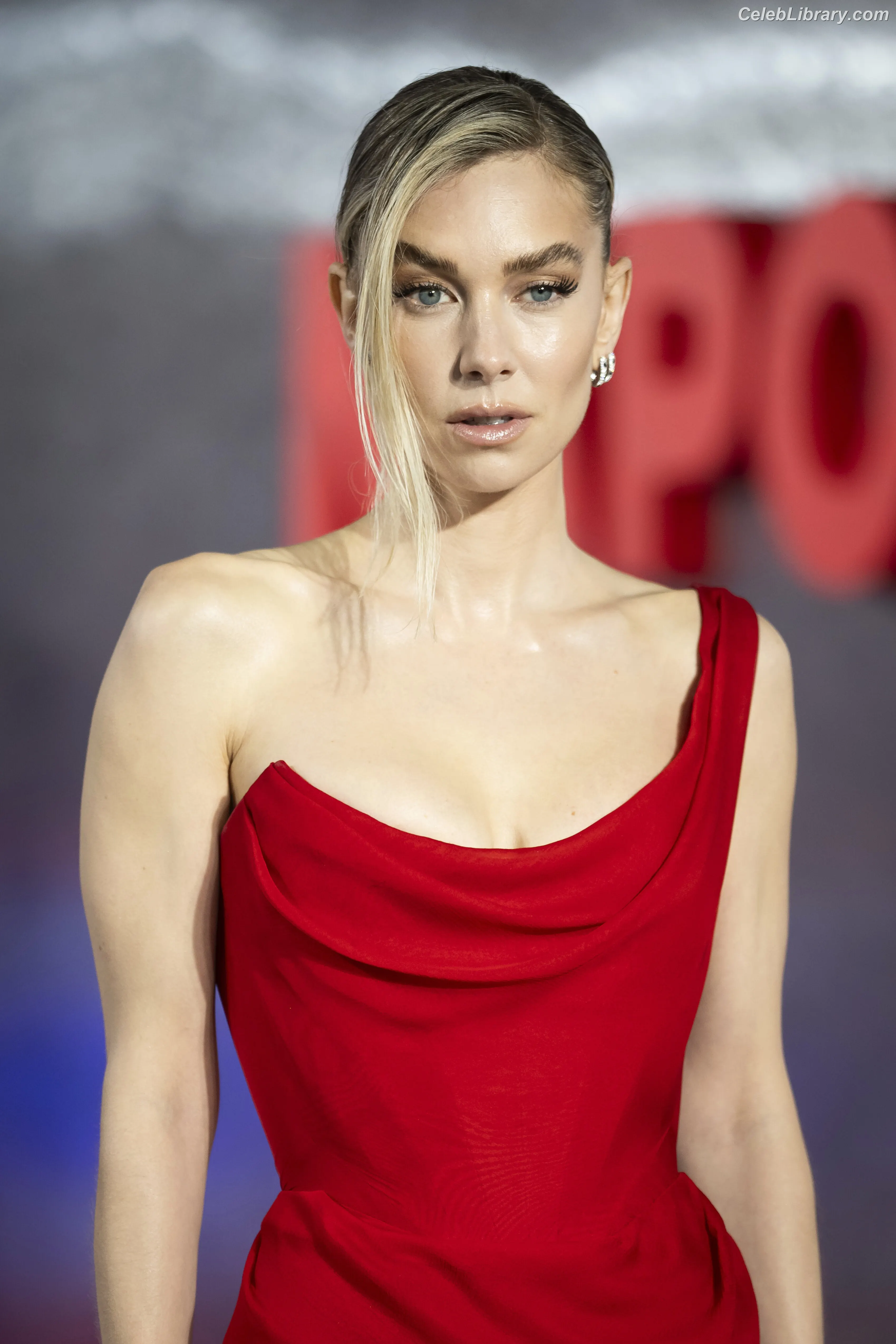 Vanessa Kirby photo 1 of 1108