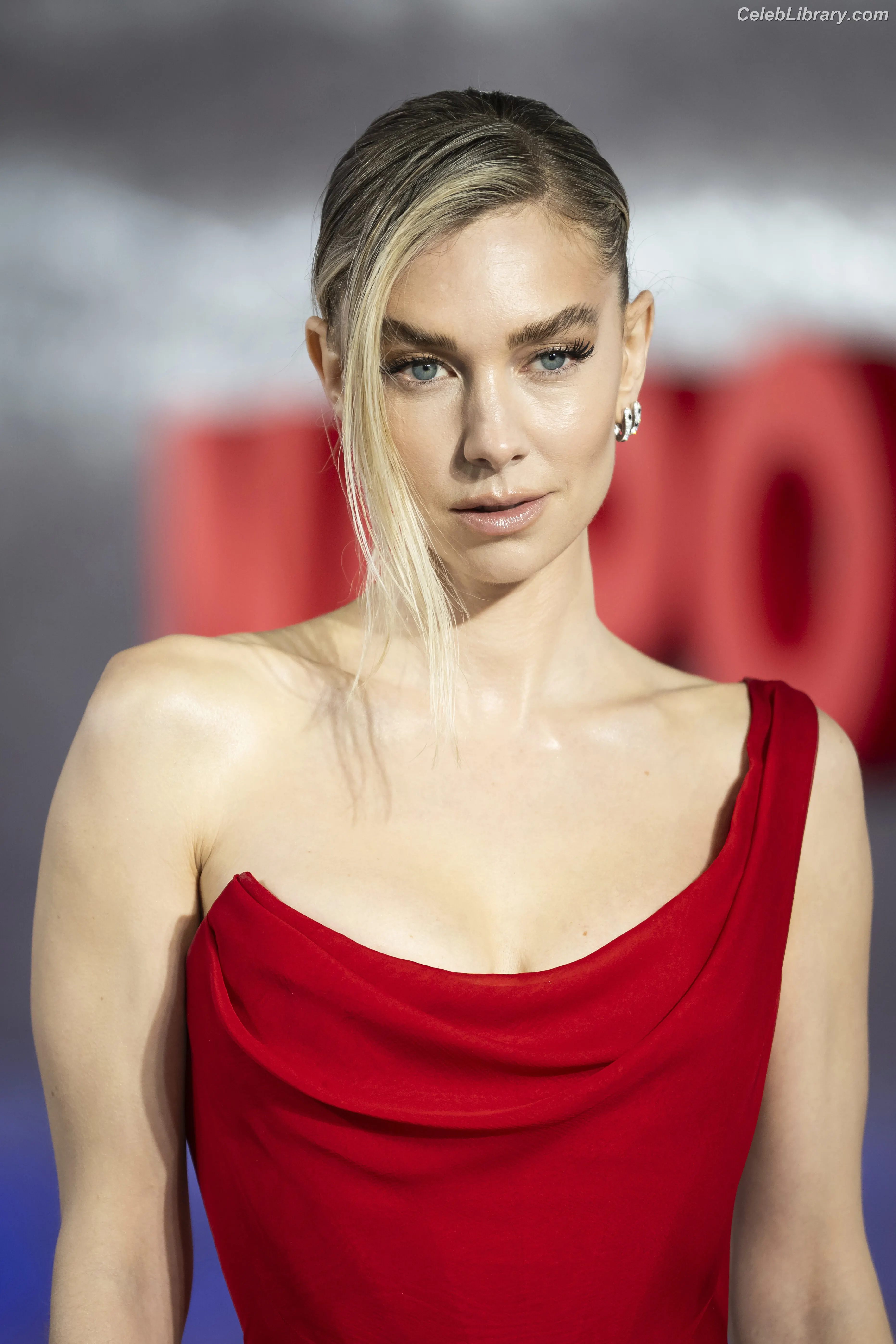 Vanessa Kirby photo 4 of 1108