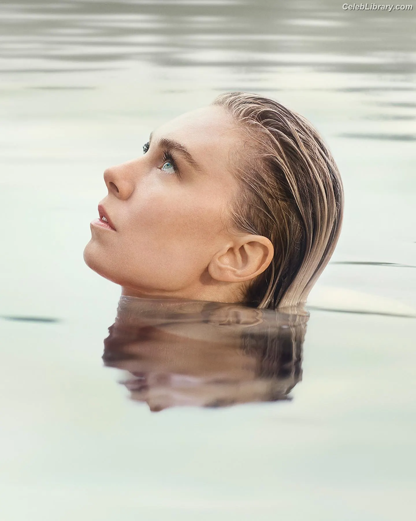 Vanessa Kirby photo 23 of 1108